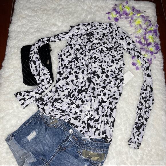 A9). Bar Iii Tie Neck Printed Blouse Black White XXS - Picture 14 of 15